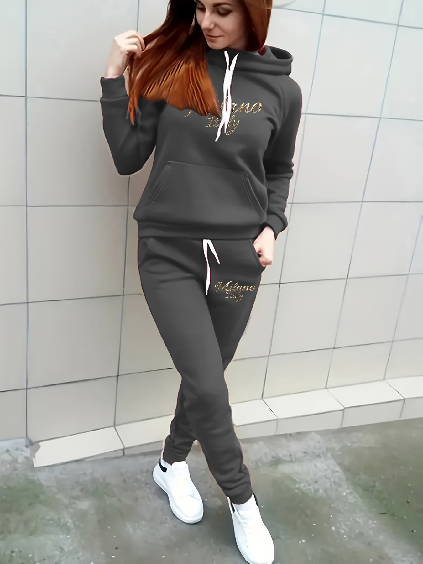 Winter Clothing Essential - Set Felpa con Cappuccio e Pantaloni